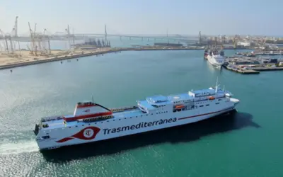 Armas Trasmediterránea operará la línea Canarias-Cádiz un año más